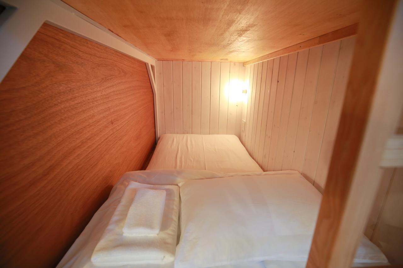 Tinys Yokohama Hinodecho Hostel Exterior photo
